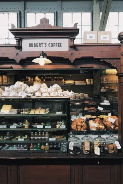 Genießen Sie einen Kaffee in der Alten Markthalle